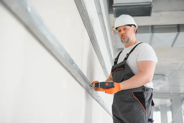 Encerra hoje as inscrições para o curso gratuito de Drywall em Ilha Comprida. São 44 vagas. Corra!!!